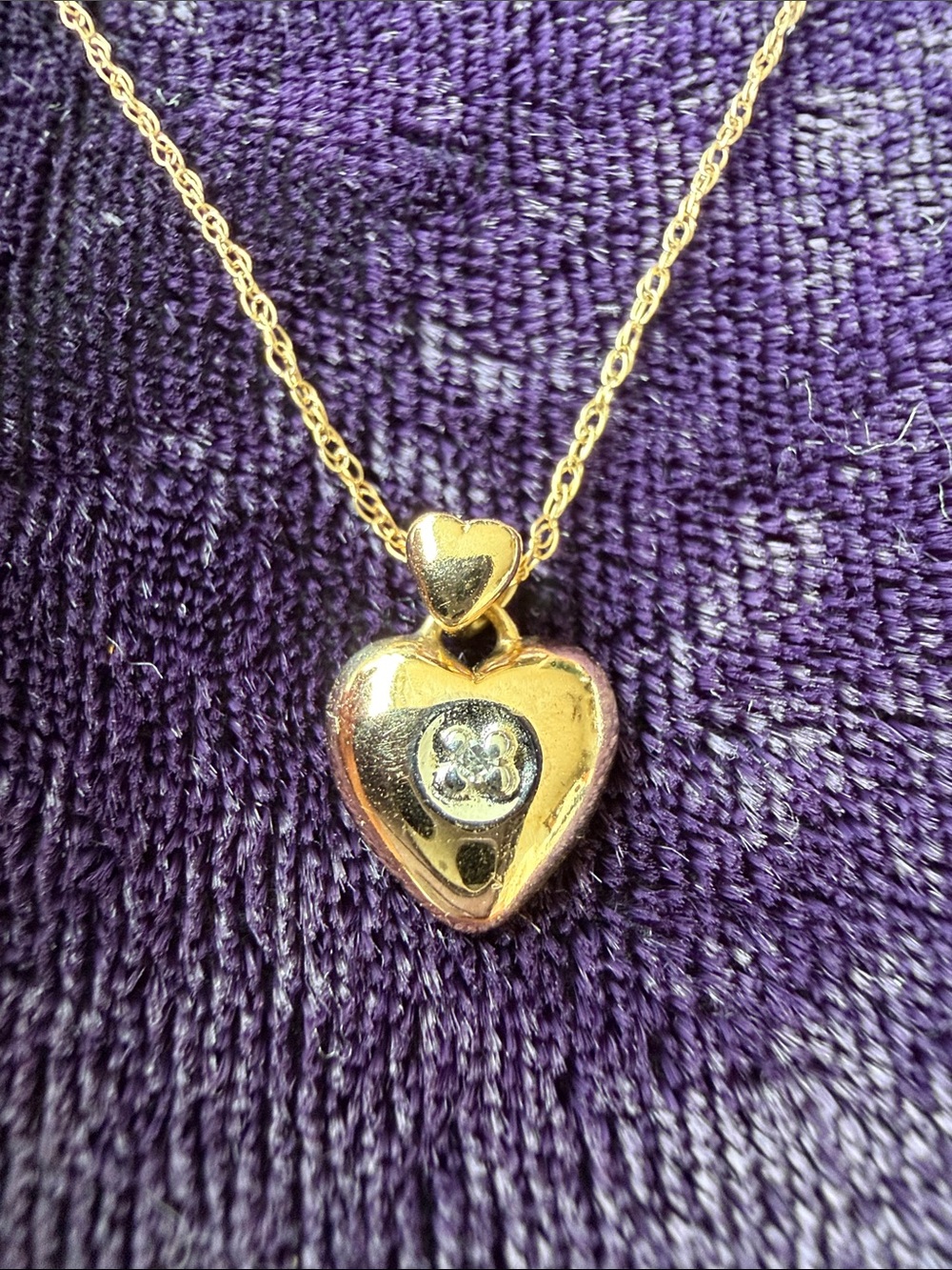 Solid 10K gold necklace with heart pendant and natural diamond